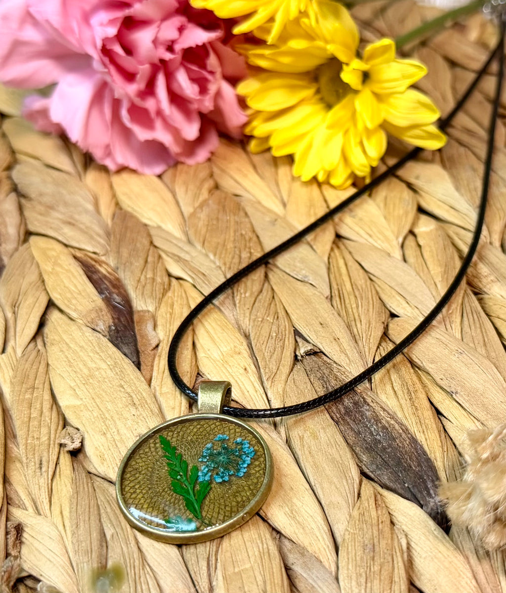 Resin Pendent Floral Necklace